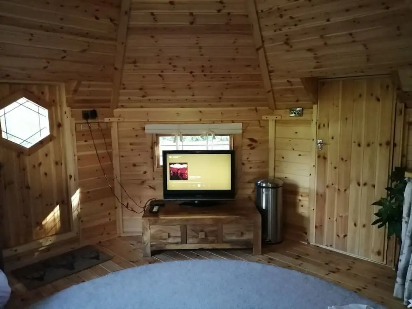 Charming 1-bed Cabin in Gaerwen