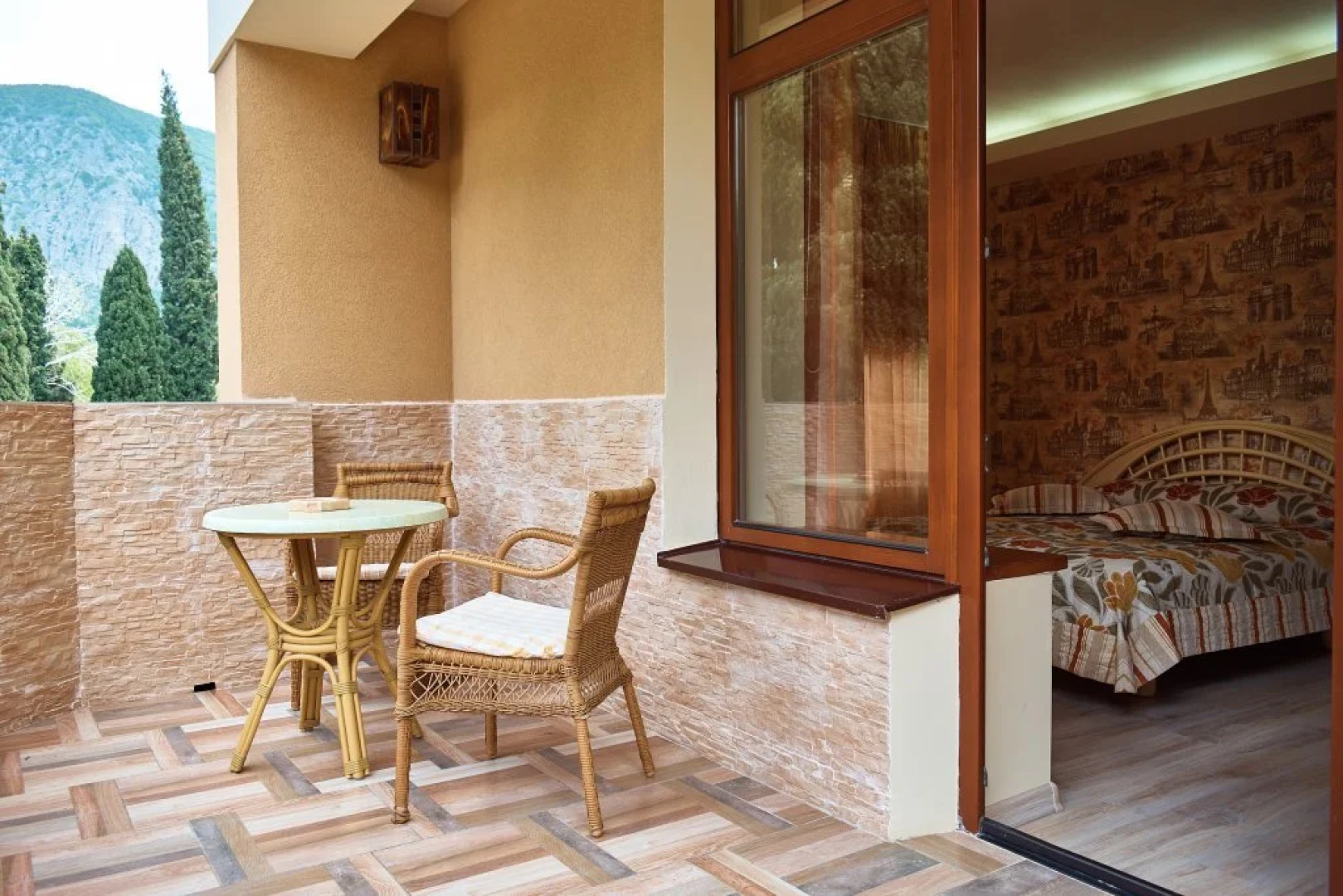 Тиссен Хаус