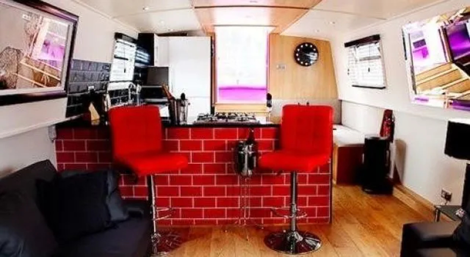 Hollywood Apartments  Barges