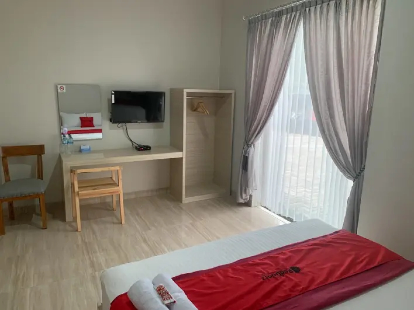 RedDoorz near Alun Alun Purbalingga