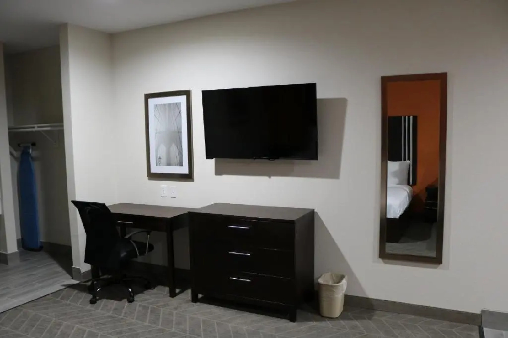 Scottish Inn & Suites - IAH Airport