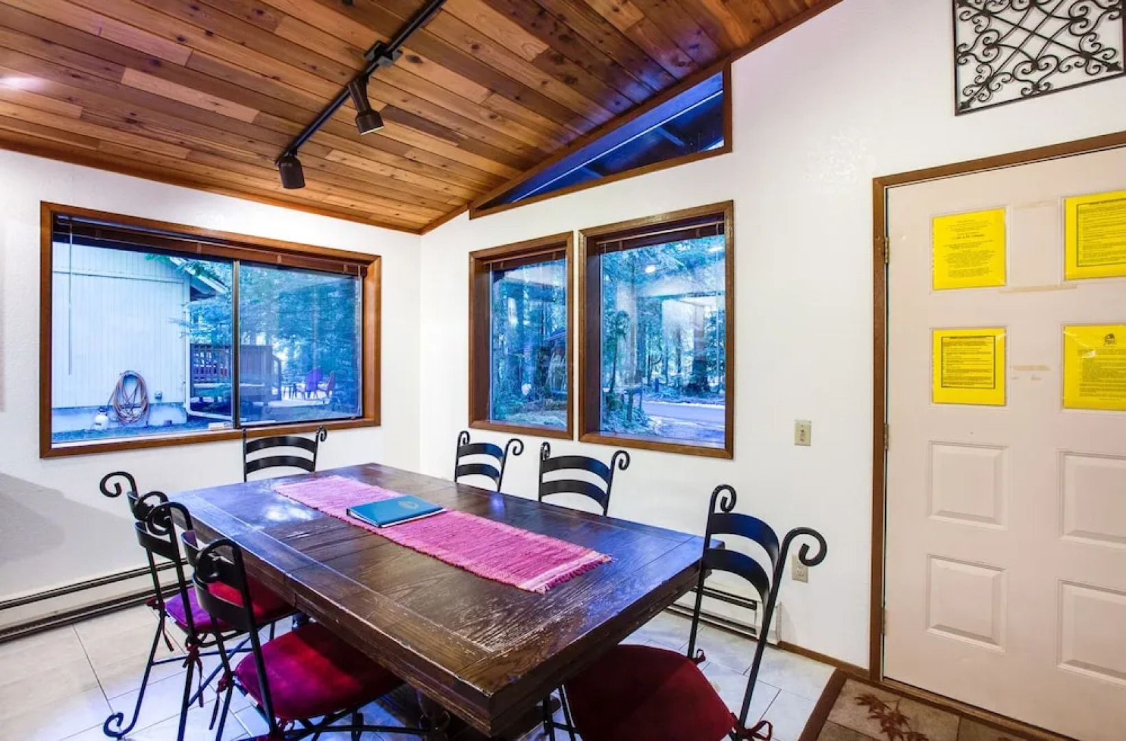 Mt. Baker Lodging Cabin 23 – Hot Tub, WiFi, Sleeps 6! by MBL