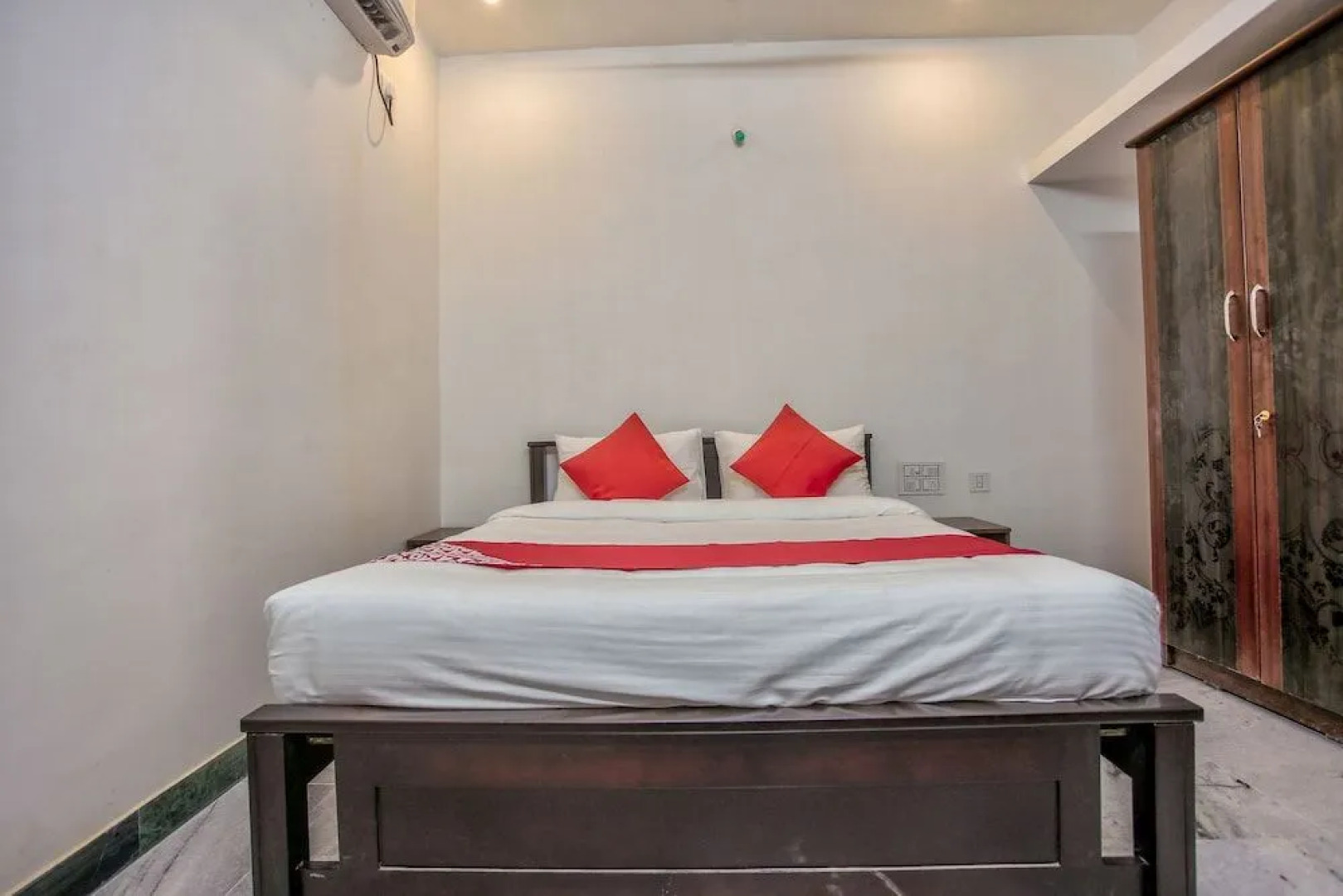 OYO 35931 Leo's Home Stay