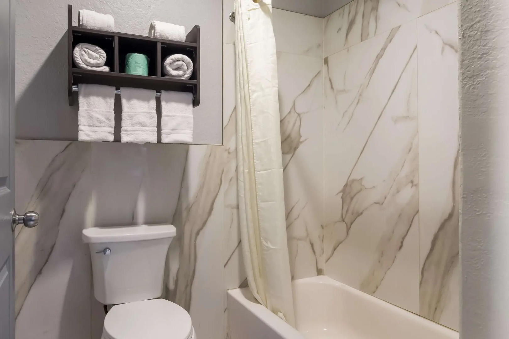 Americas Best Value Platinum Inn & Suites