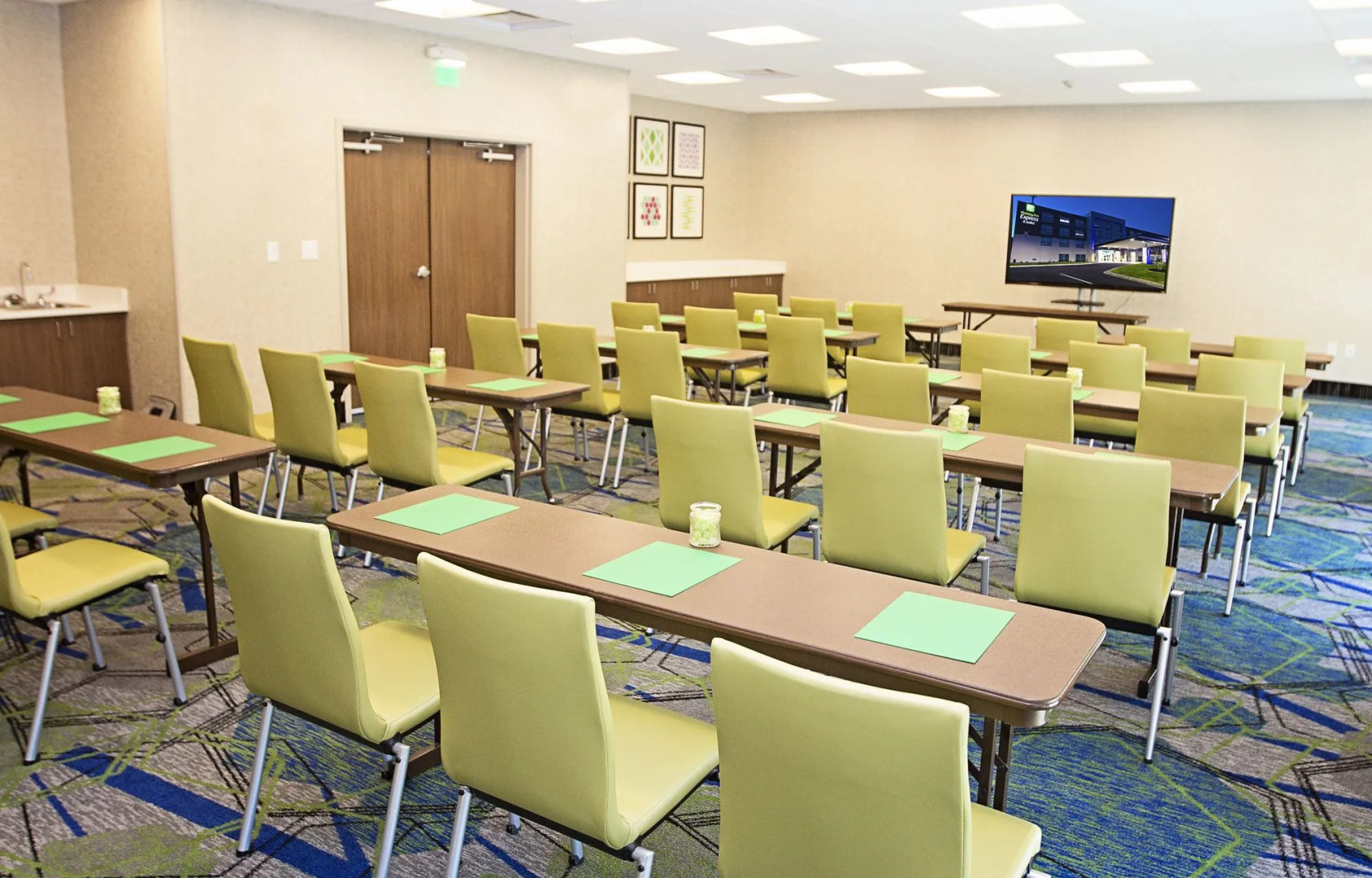 Holiday Inn Express & Suites Greenwood Mall by IHG