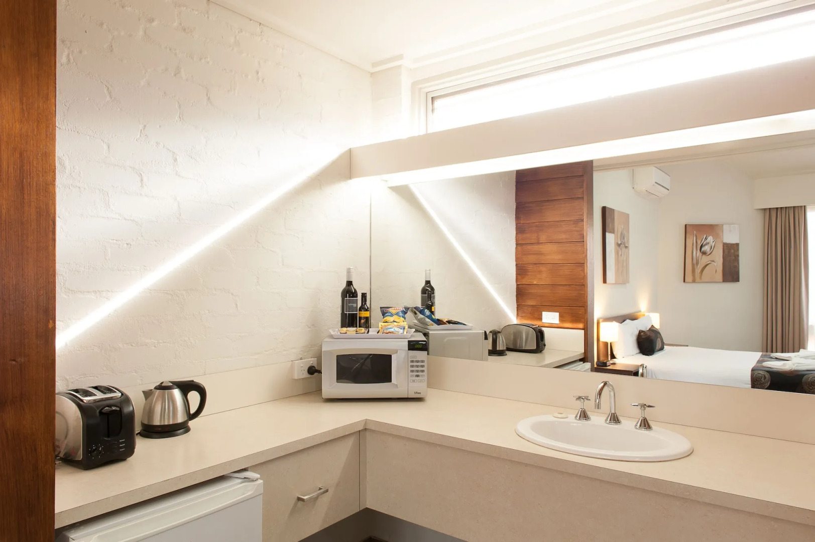 Mitchell on Main Motel & Apartments