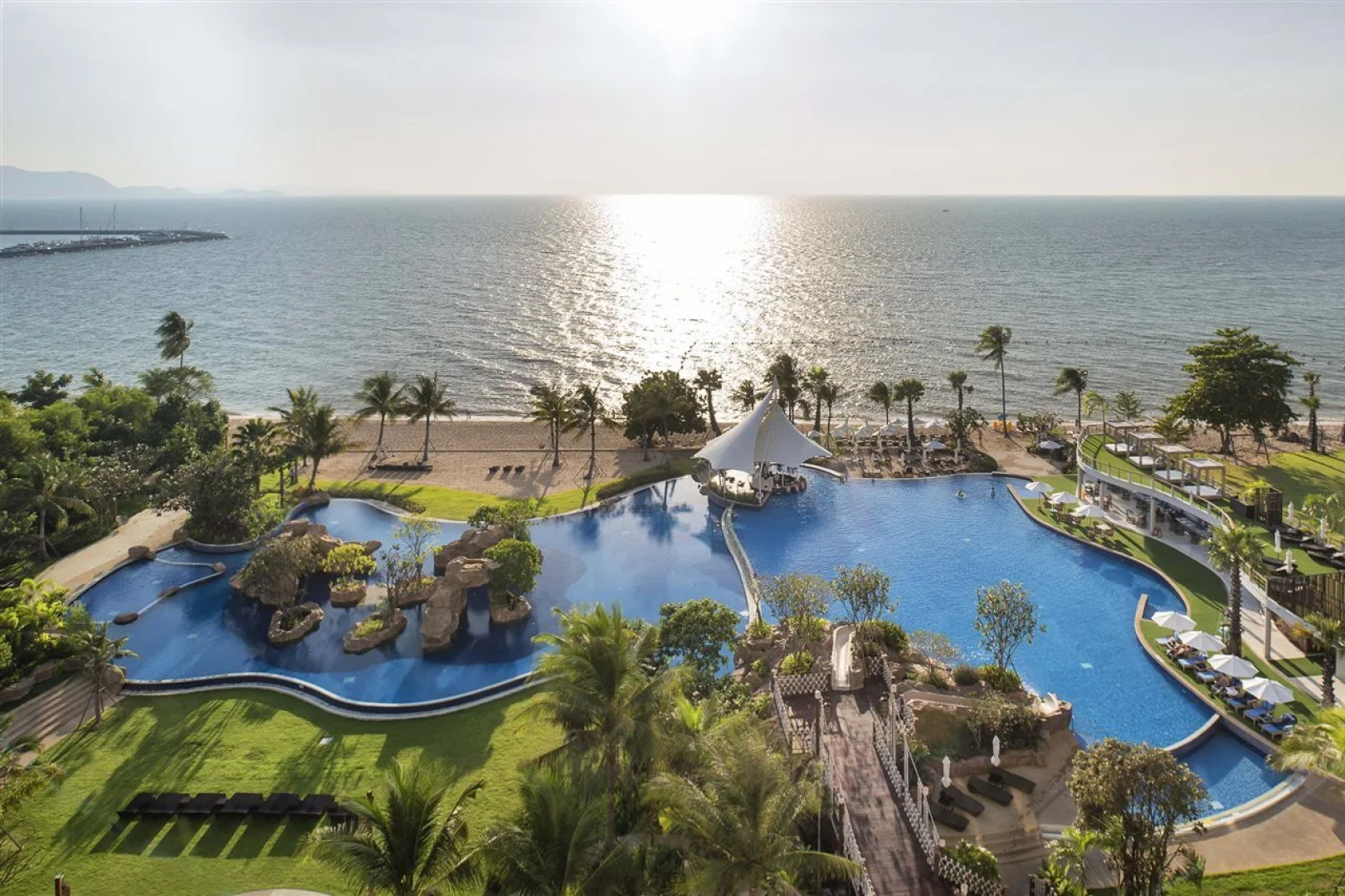 White Sand Beach Residences Pattaya