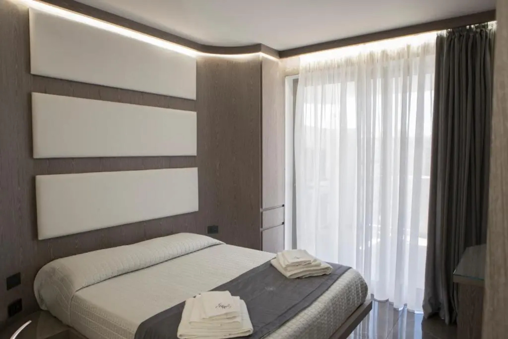 Upper - Boutique Hotel