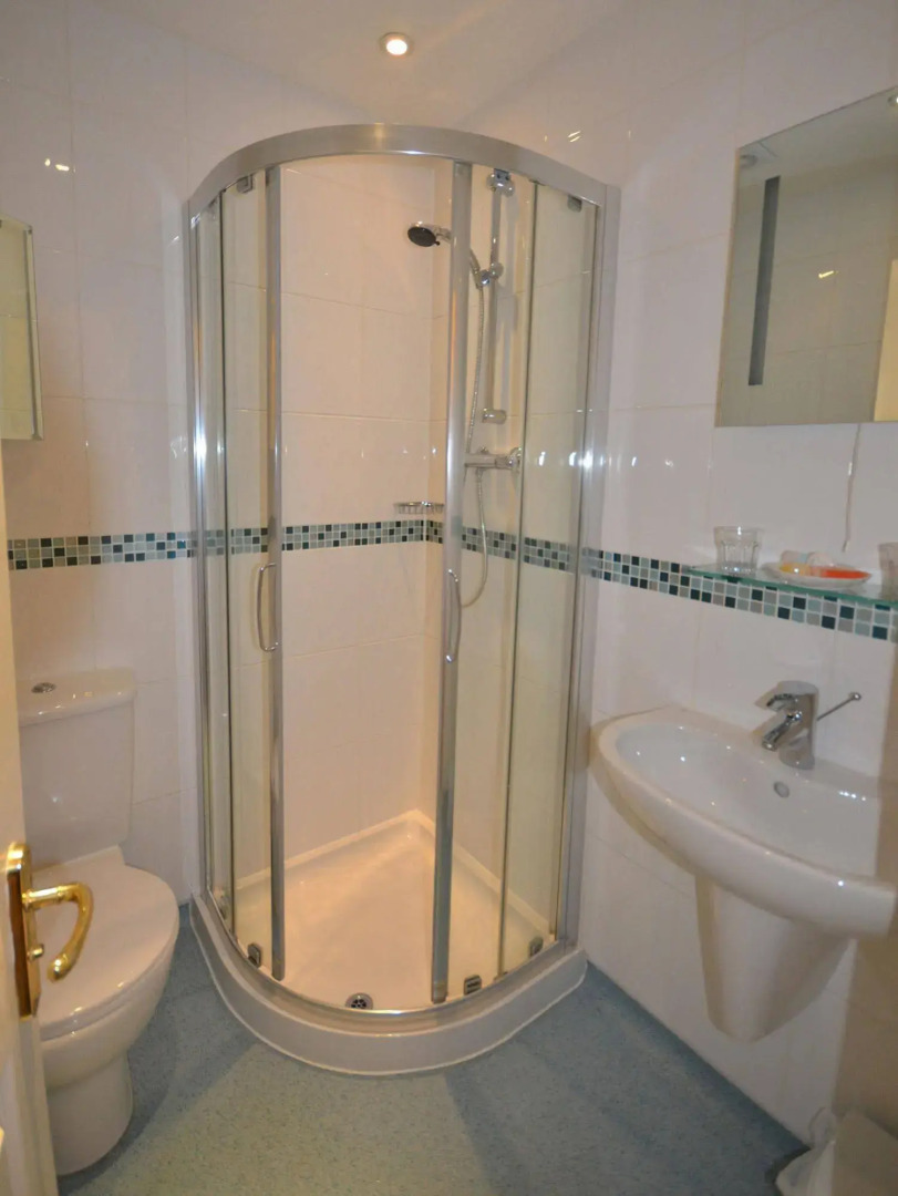 Southview Guest House & Indoor Pool