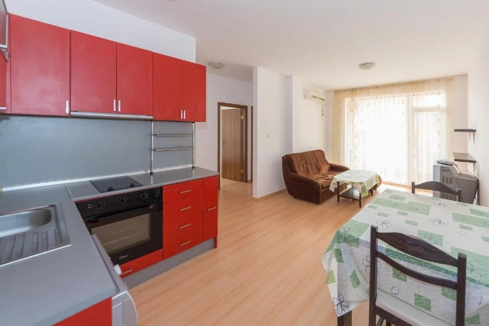 Studio in Sunny Day 6