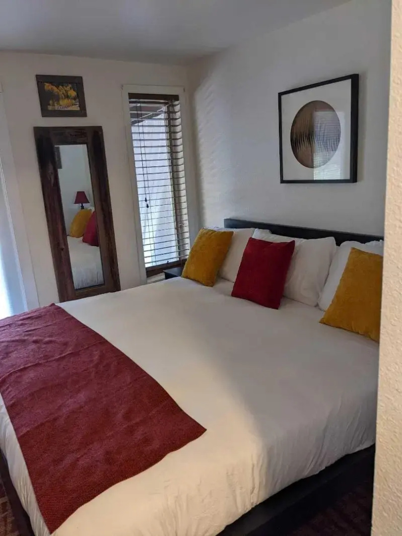 The Green Mountain Falls Lodge