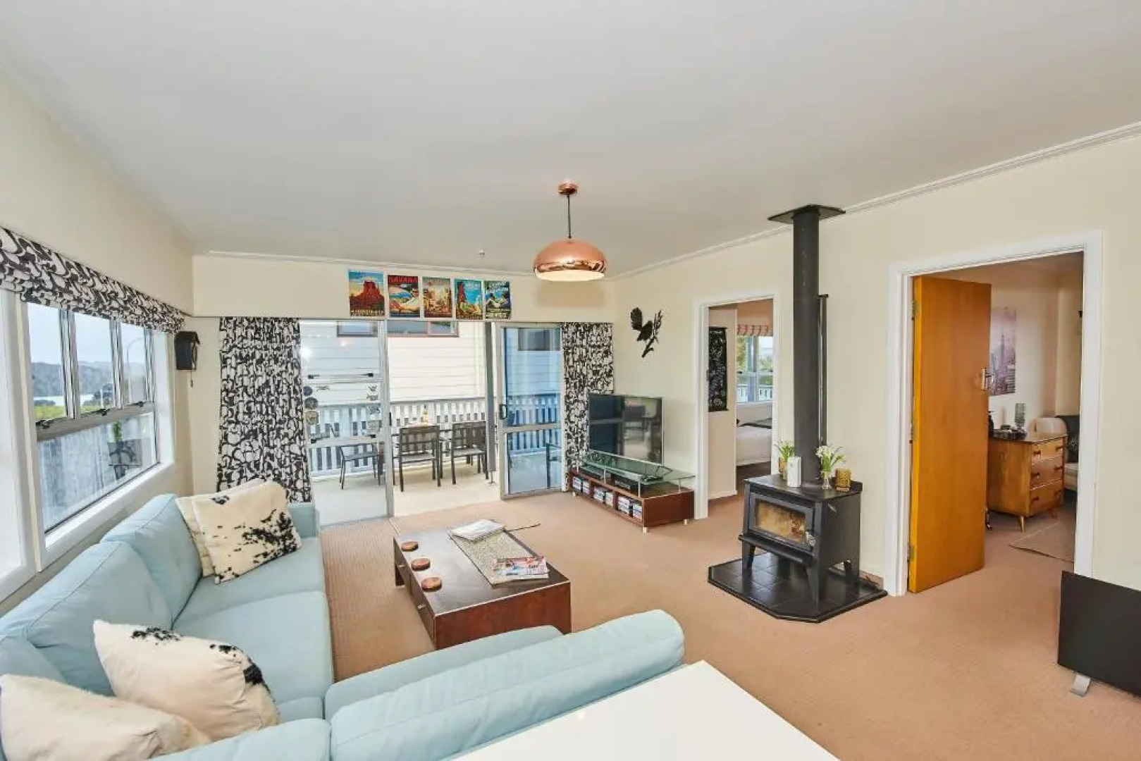 The Queenslander Raglan