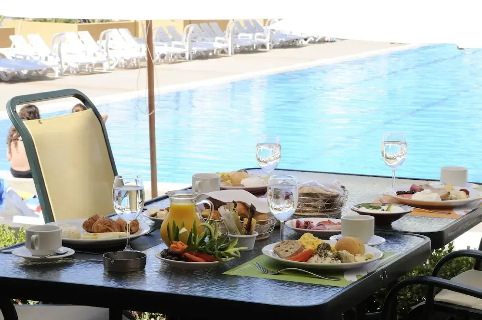 Country Lodge Hotel & Resort