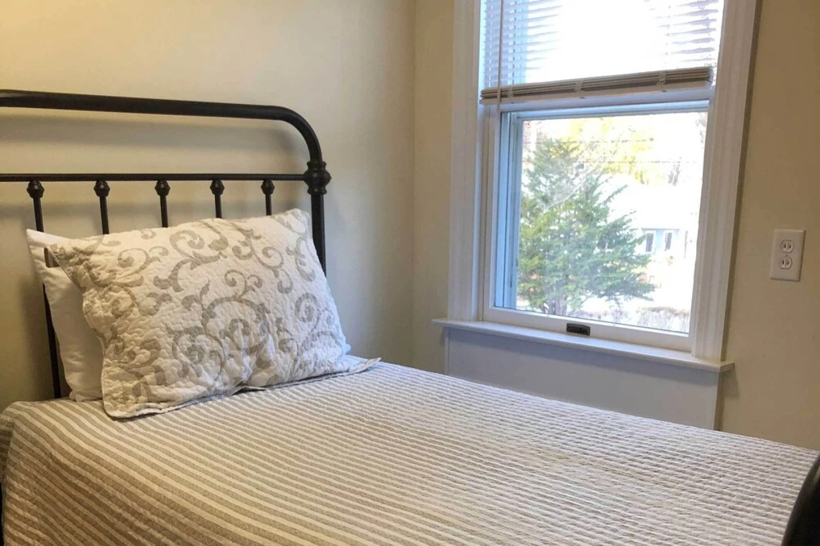 Kennebunk Home w/ Yard < 1 Mile to Dock Square!