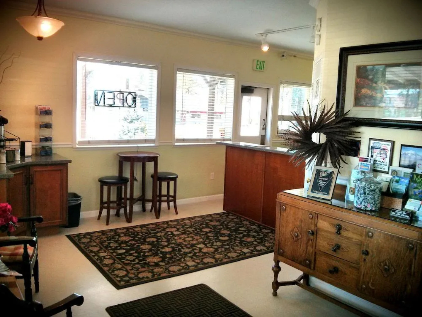 Green Gables Motel & Suites