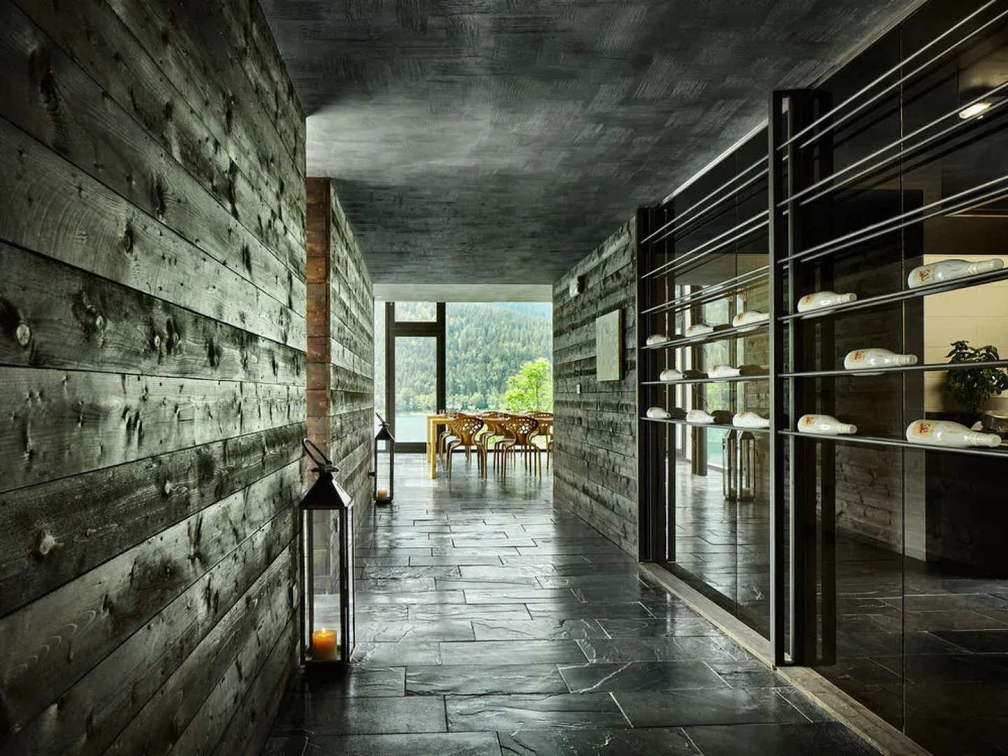 MAANJA Lake Front Suite and Restaurant