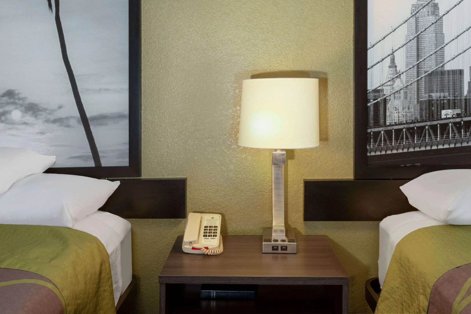 Super 8 by Wyndham Seguin