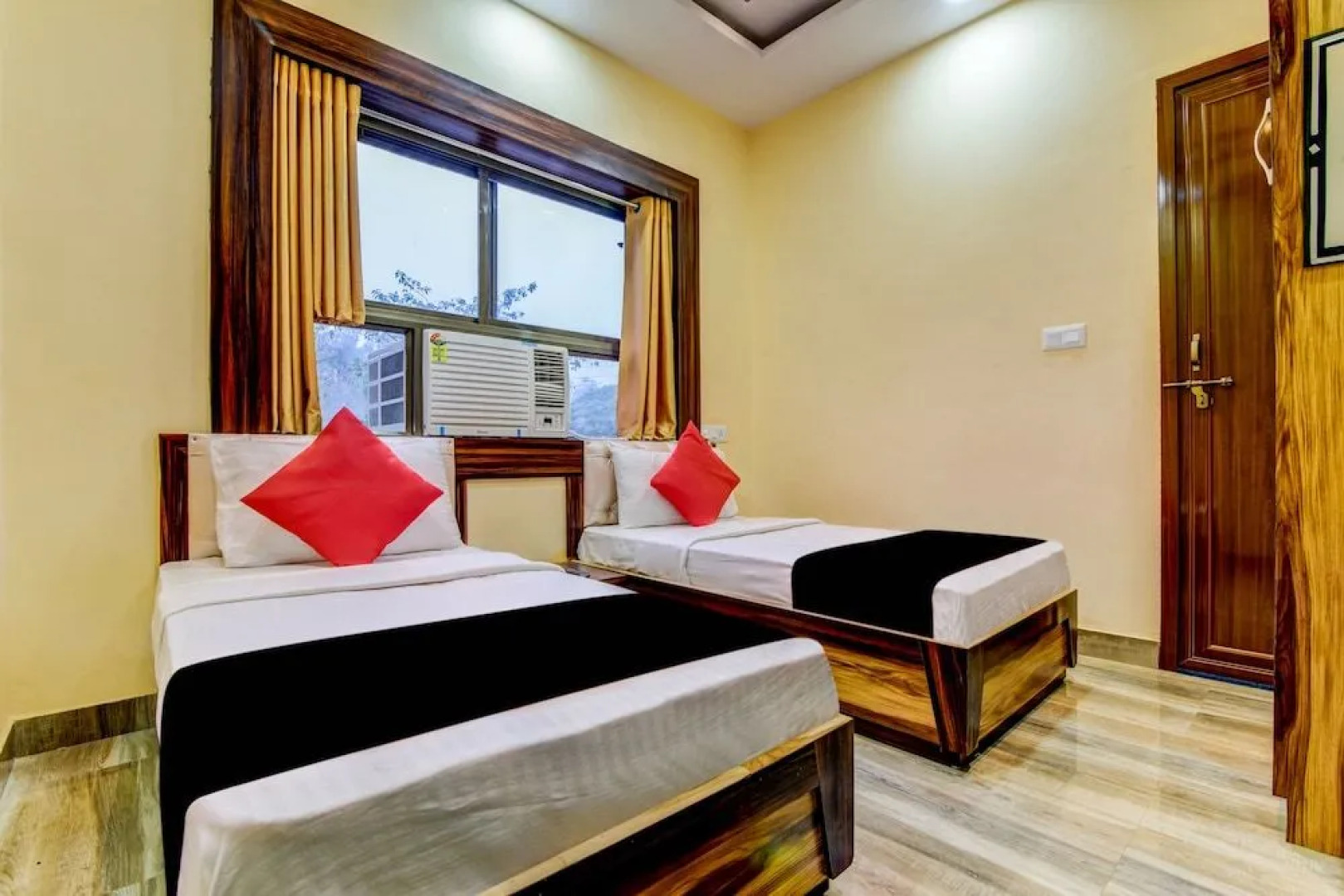 OYO 44294 Hotel Siddahanth International