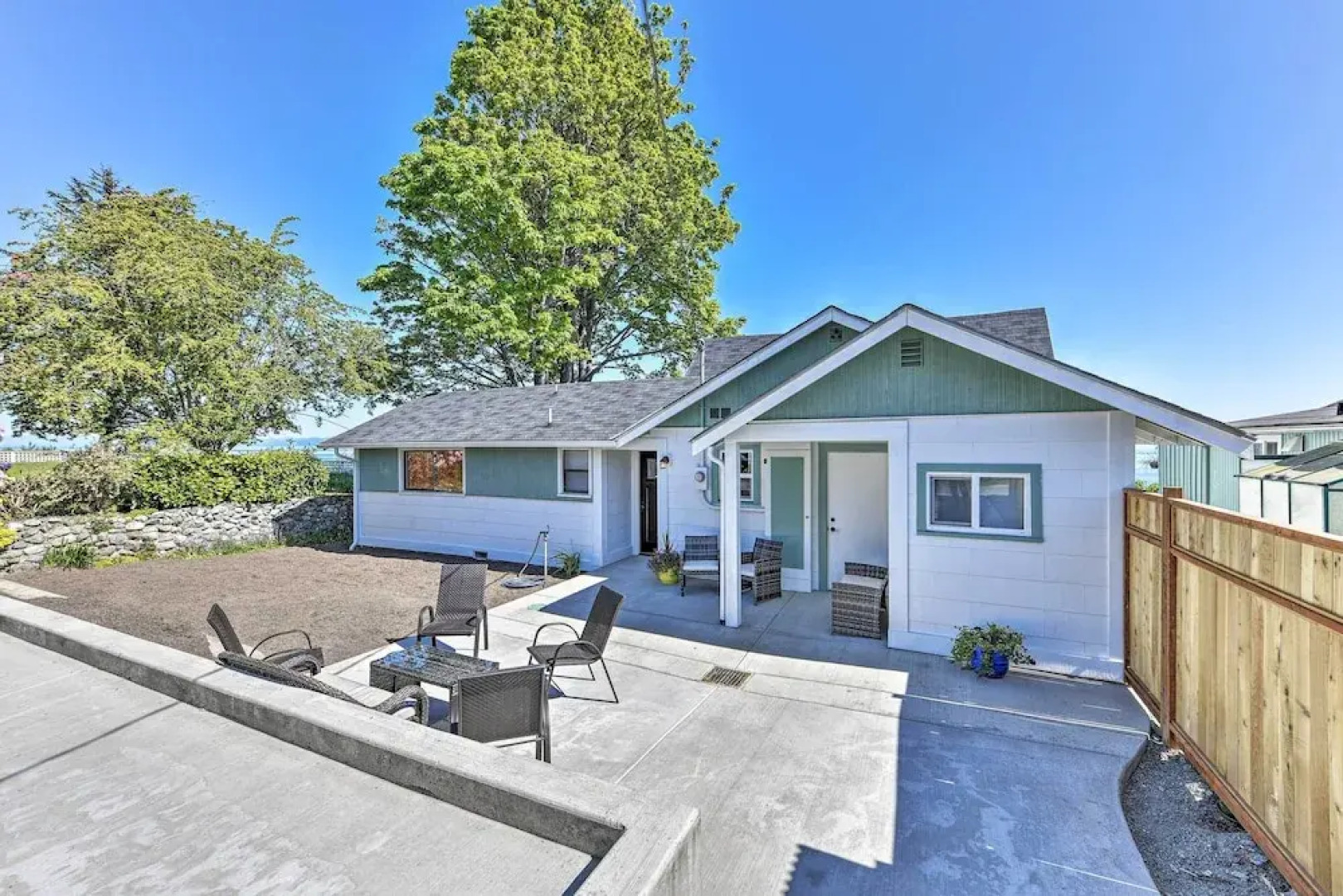 Waterfront Home ~ 6 Mi to Olympic National Park!