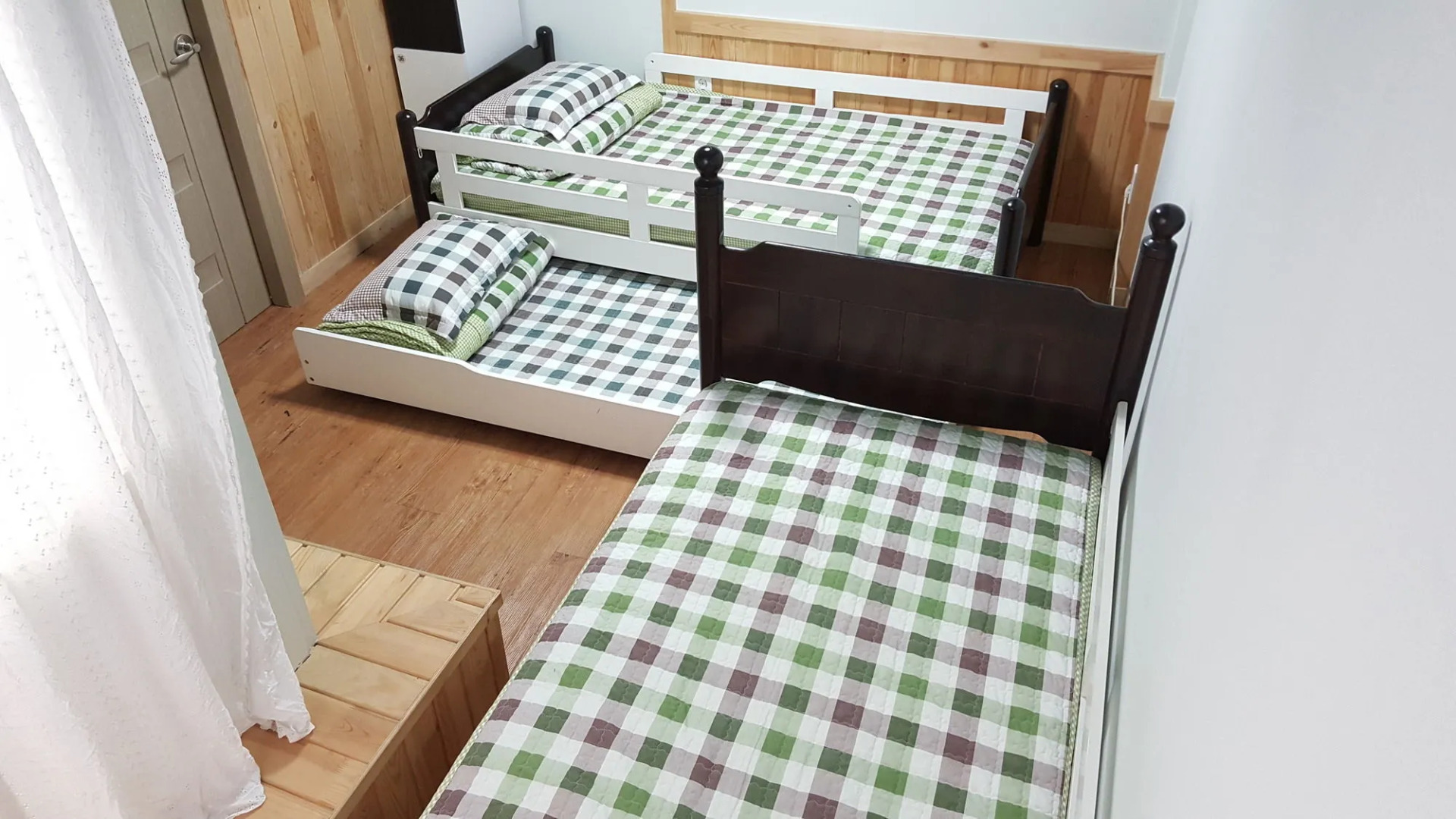 Dongbaekseom Guest House