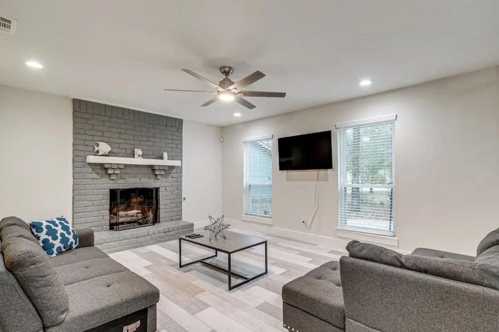 3 Mi to The Woodlands: Warm & Welcoming Home!