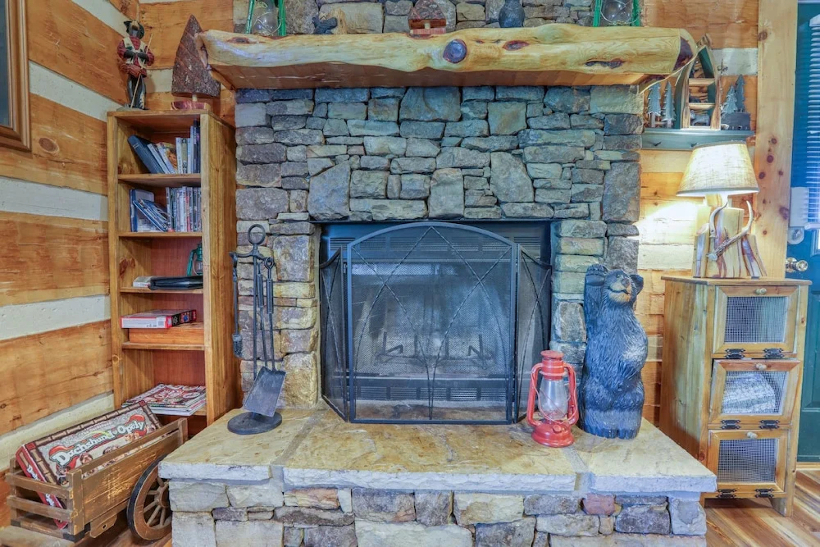 Bear Pause - 2 Bedrooms, 2 Baths, Sleeps 6 Cabin by RedAwning