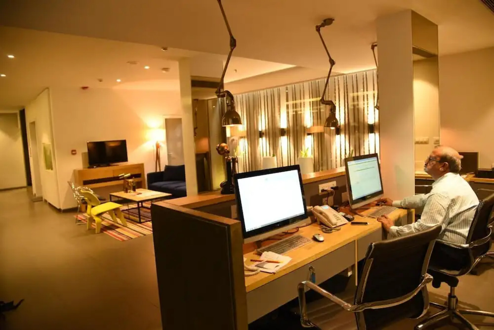 OYO 1447 The Port Hotel