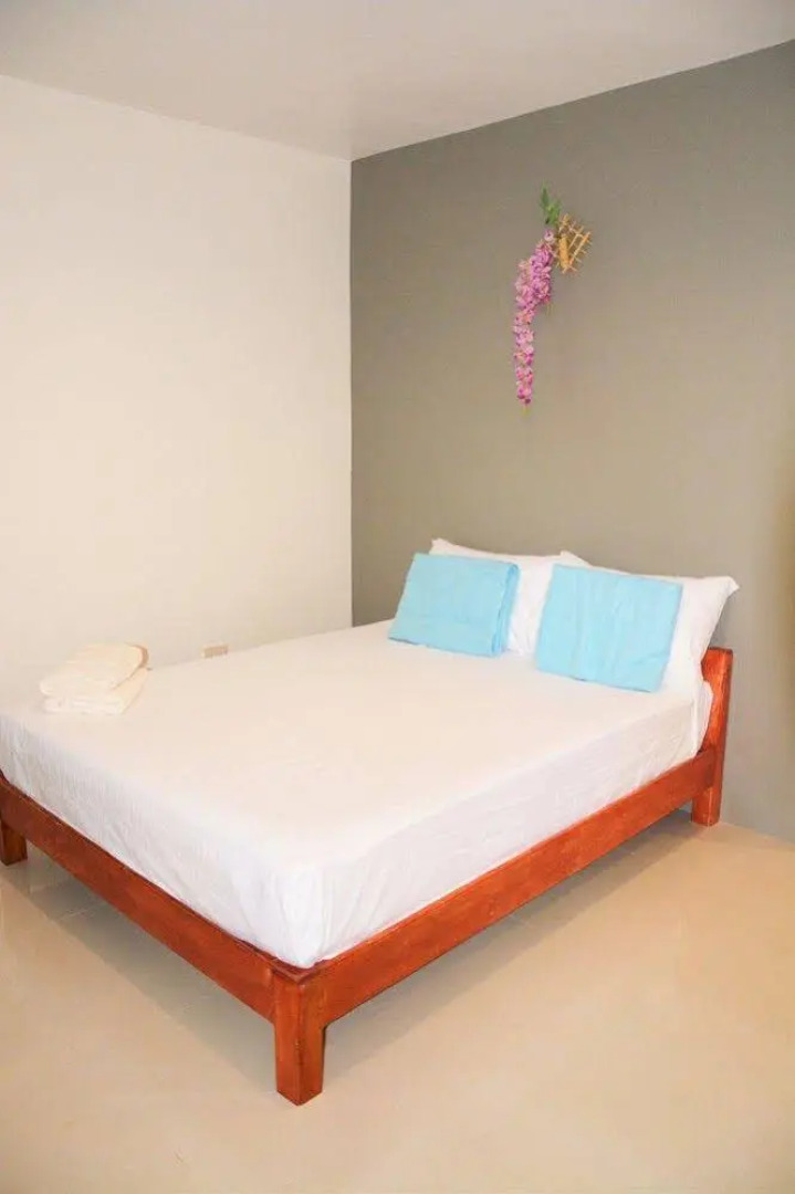 Alona Studios Apartment Hotel