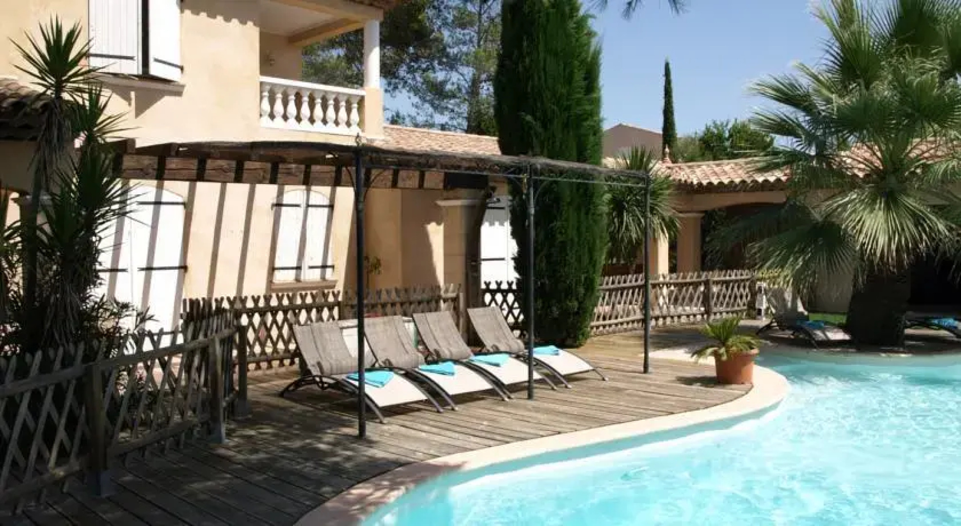 Piscine à débordement sur la Cote dAzur