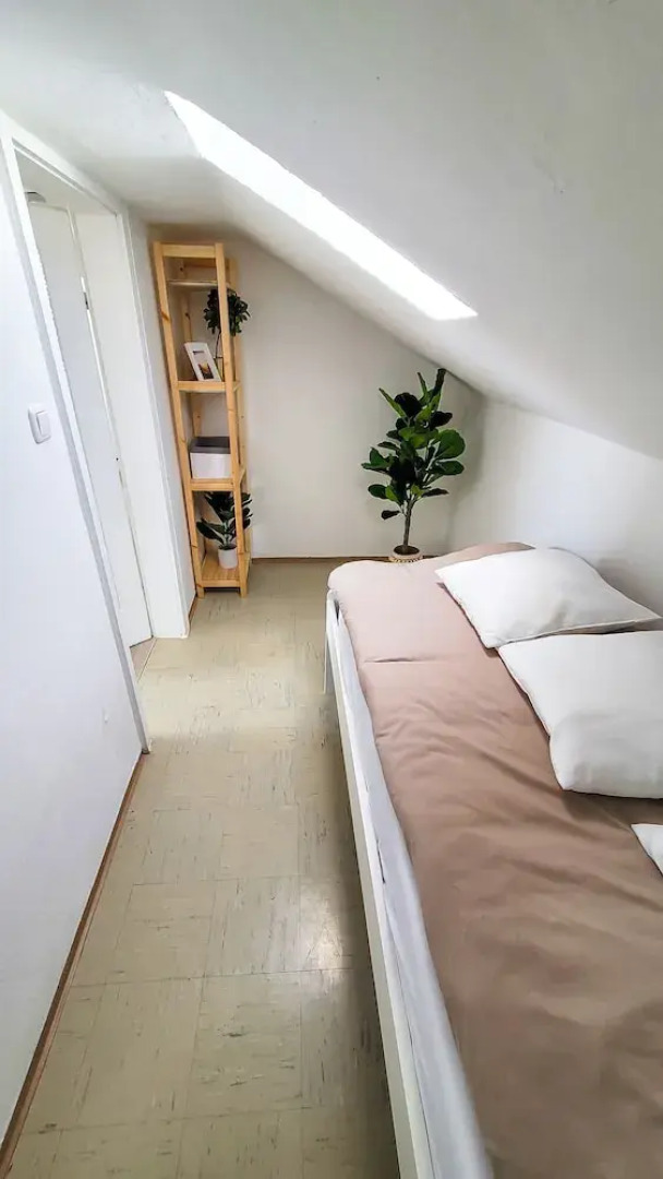 DG Links 40m 2-Zimmer Wohnung