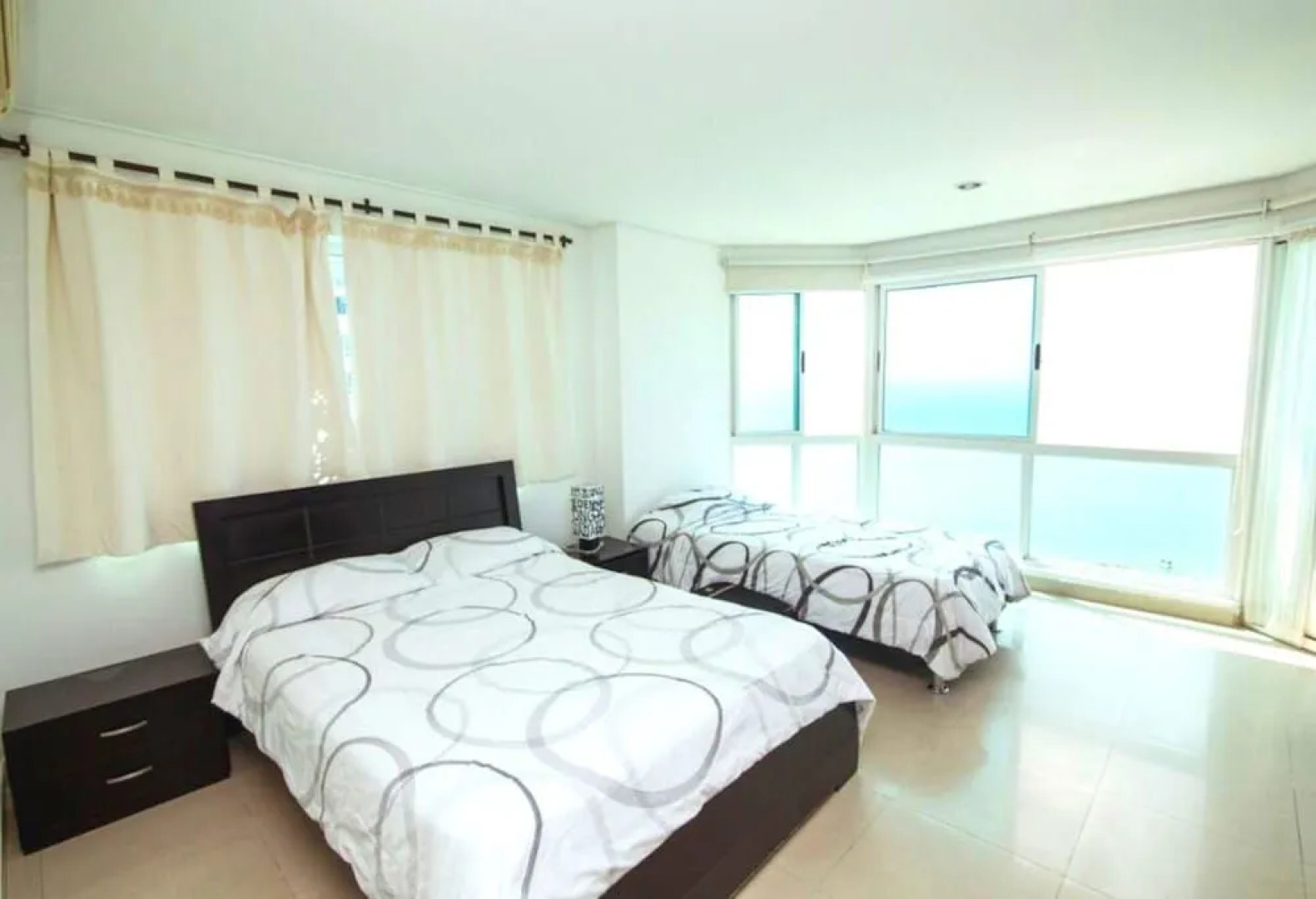 Torres del Lago Apartments