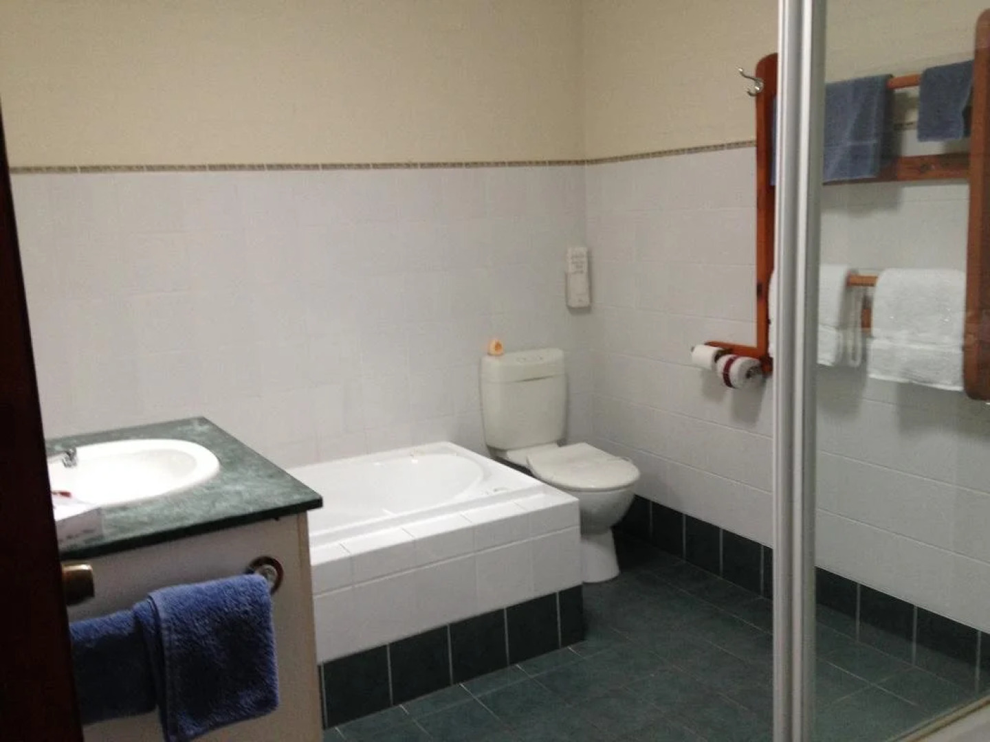 Colonial Motel and Serviced Apartments