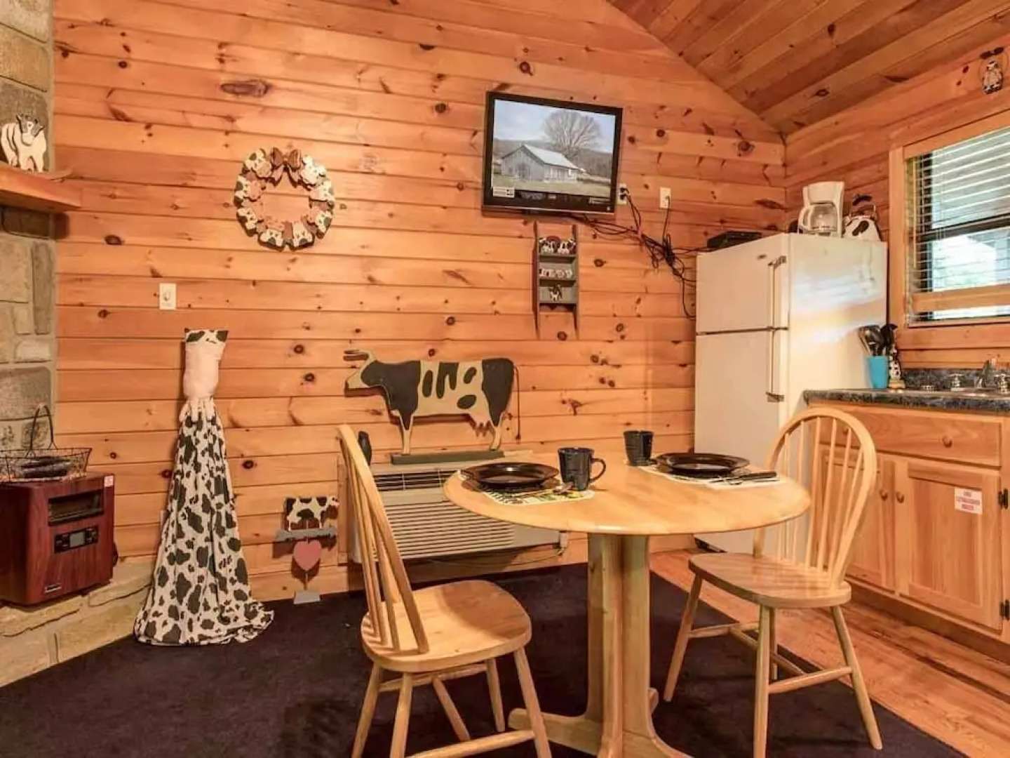 Country Getaway 1 Bedroom Home with Hot Tub