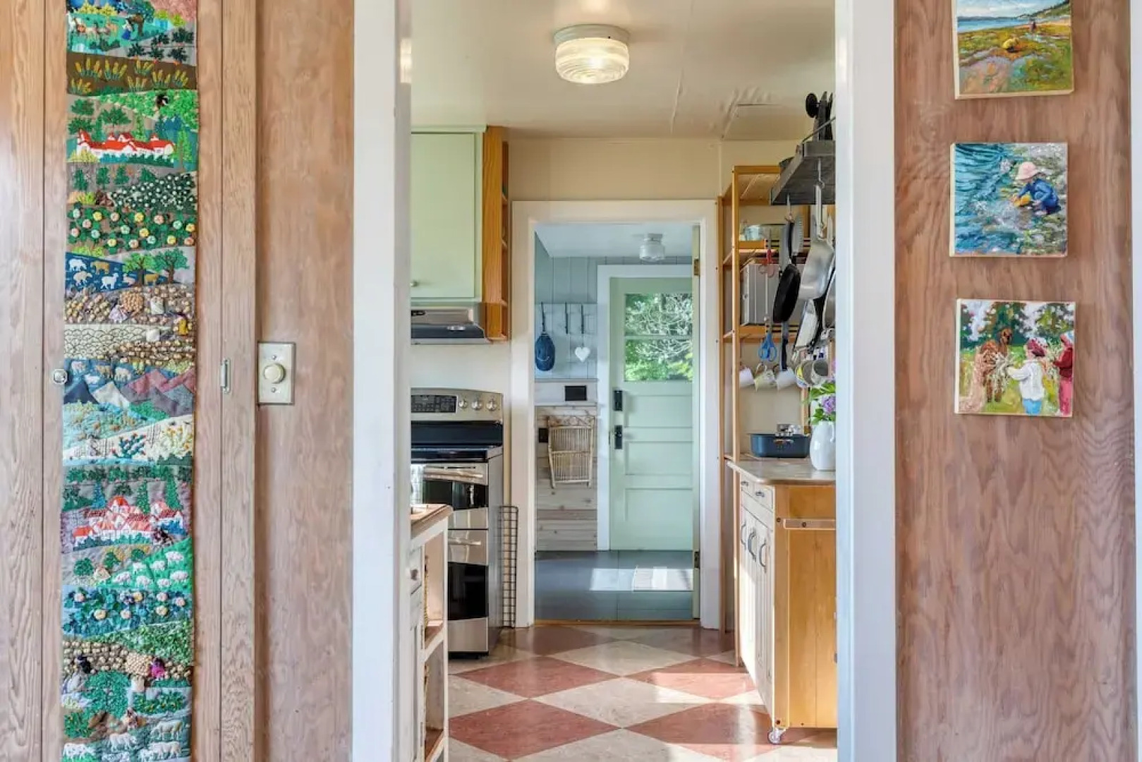 Maxwelton Aerie Bluffside Retreat w/ Sweeping Puget Sound Views + Firepit