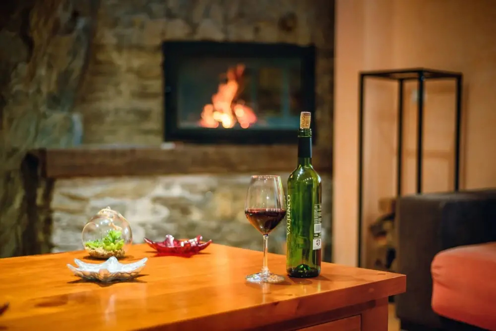 Rural House With Jacuzzi and Fireplace in the Room for 2-4 People