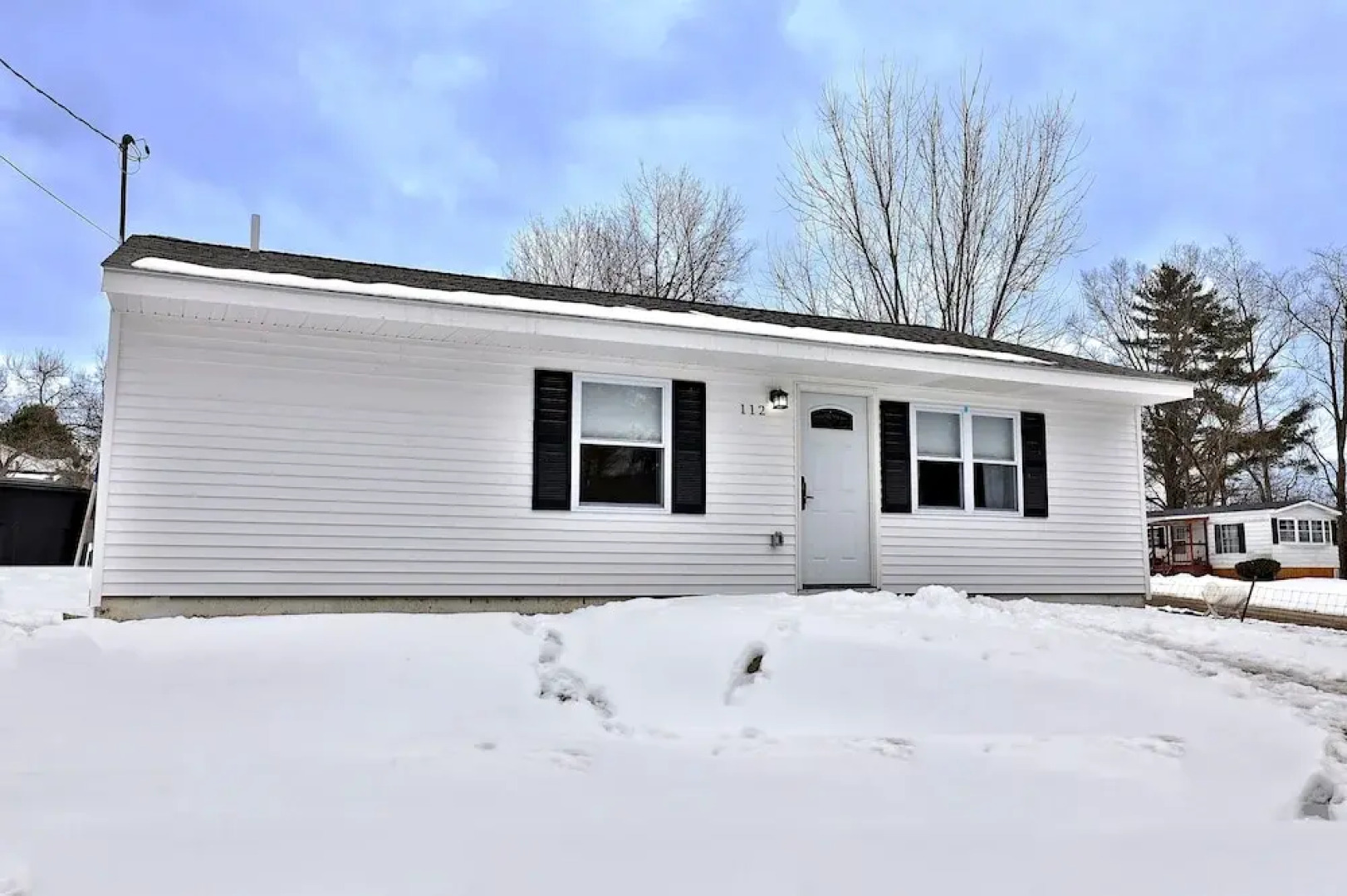 Rutland's Hidden Gem: 2 Br/1ba Renovated Home Close To Everything 2 Bedroom Home