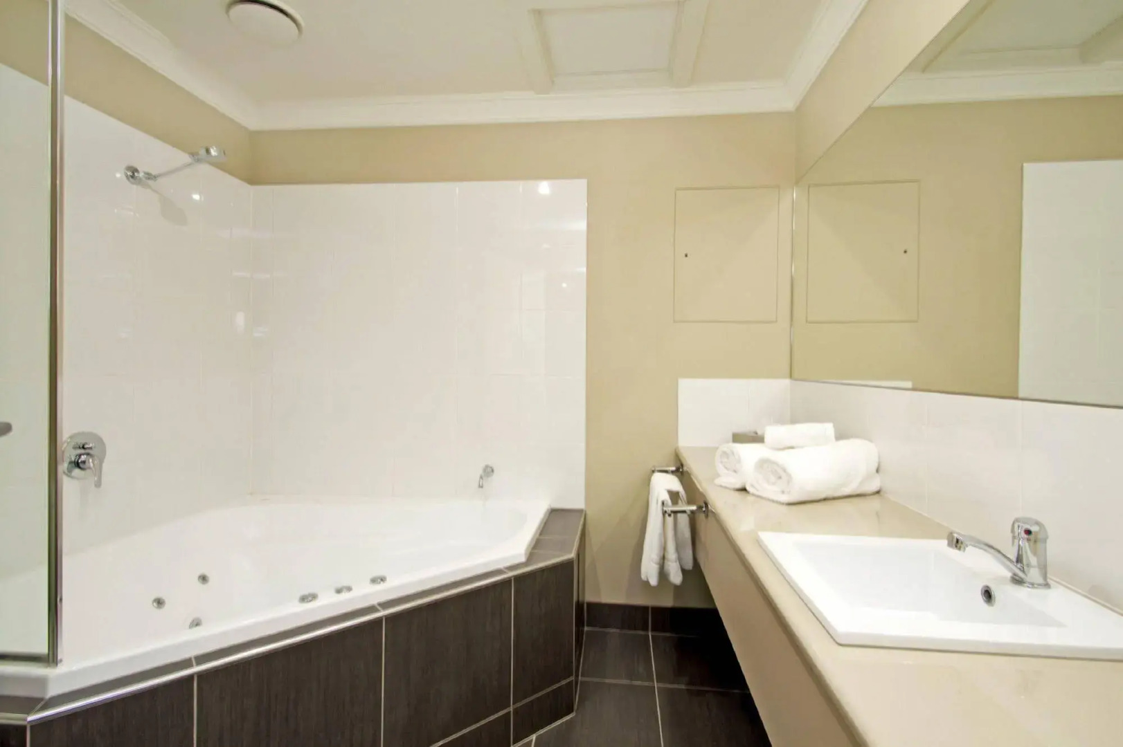 Bridges on Argyle Motel & Apartments