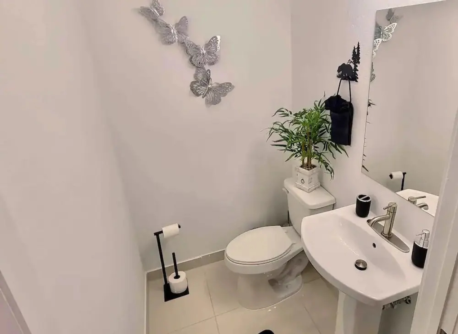 Green Luxurious 5BD Jungle House by FL Keys MIA