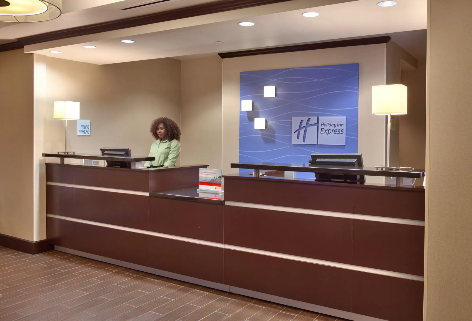 Holiday Inn Express and Suites Overland Park by IHG