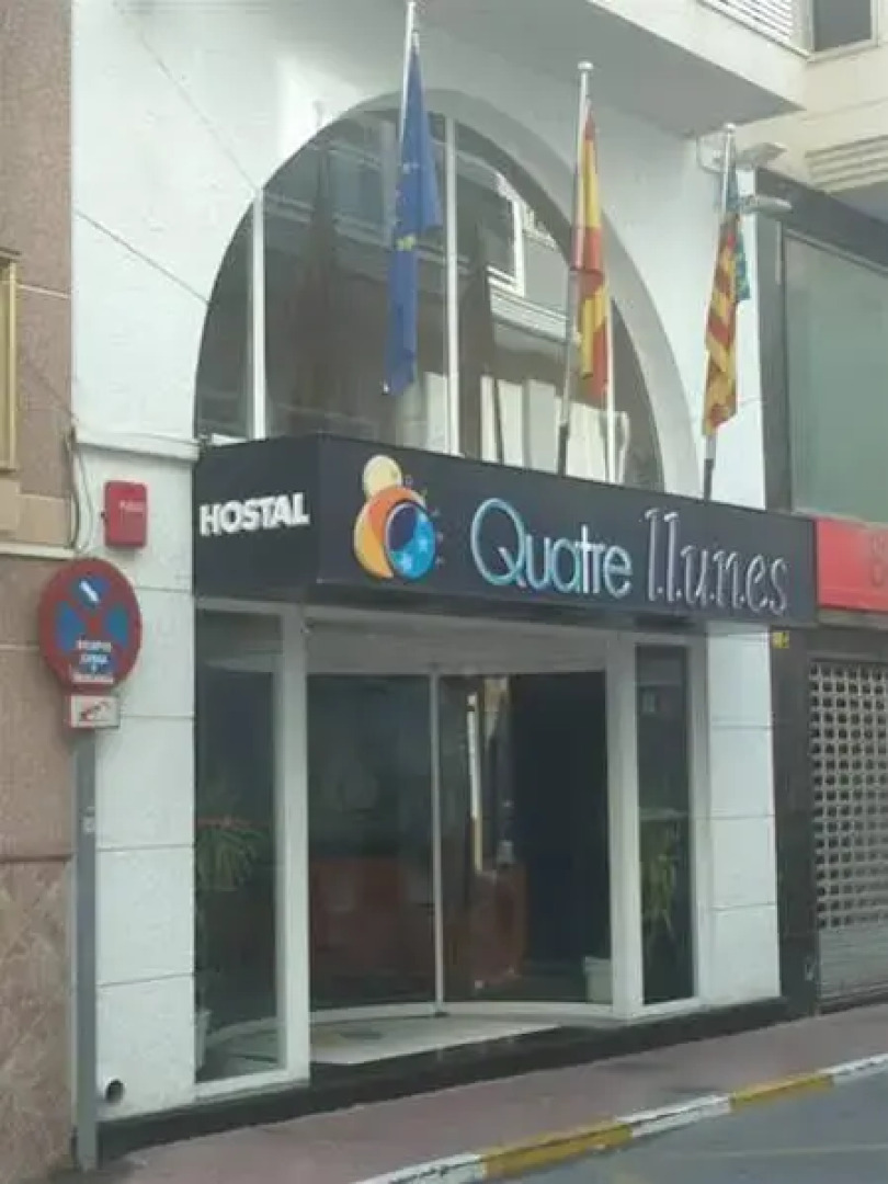 Hotel Quatre Llunes