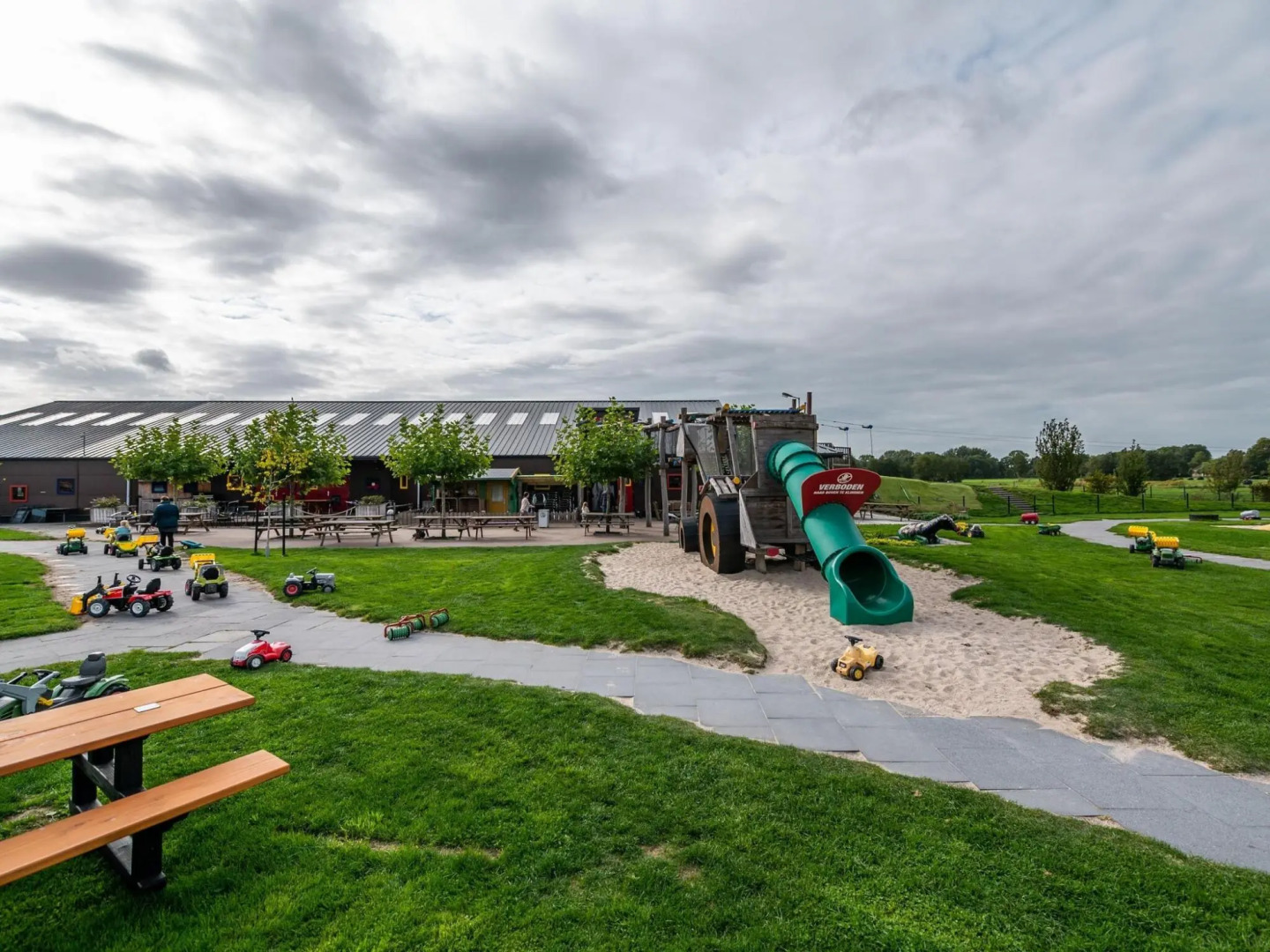 Wooden Lodge Near Three National Parks