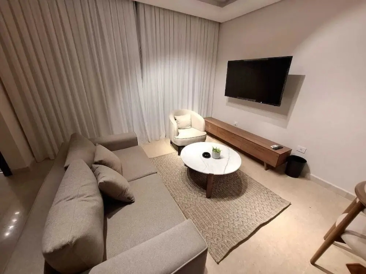 Mynt Stay zed west Residence 2 bedroom E1E213