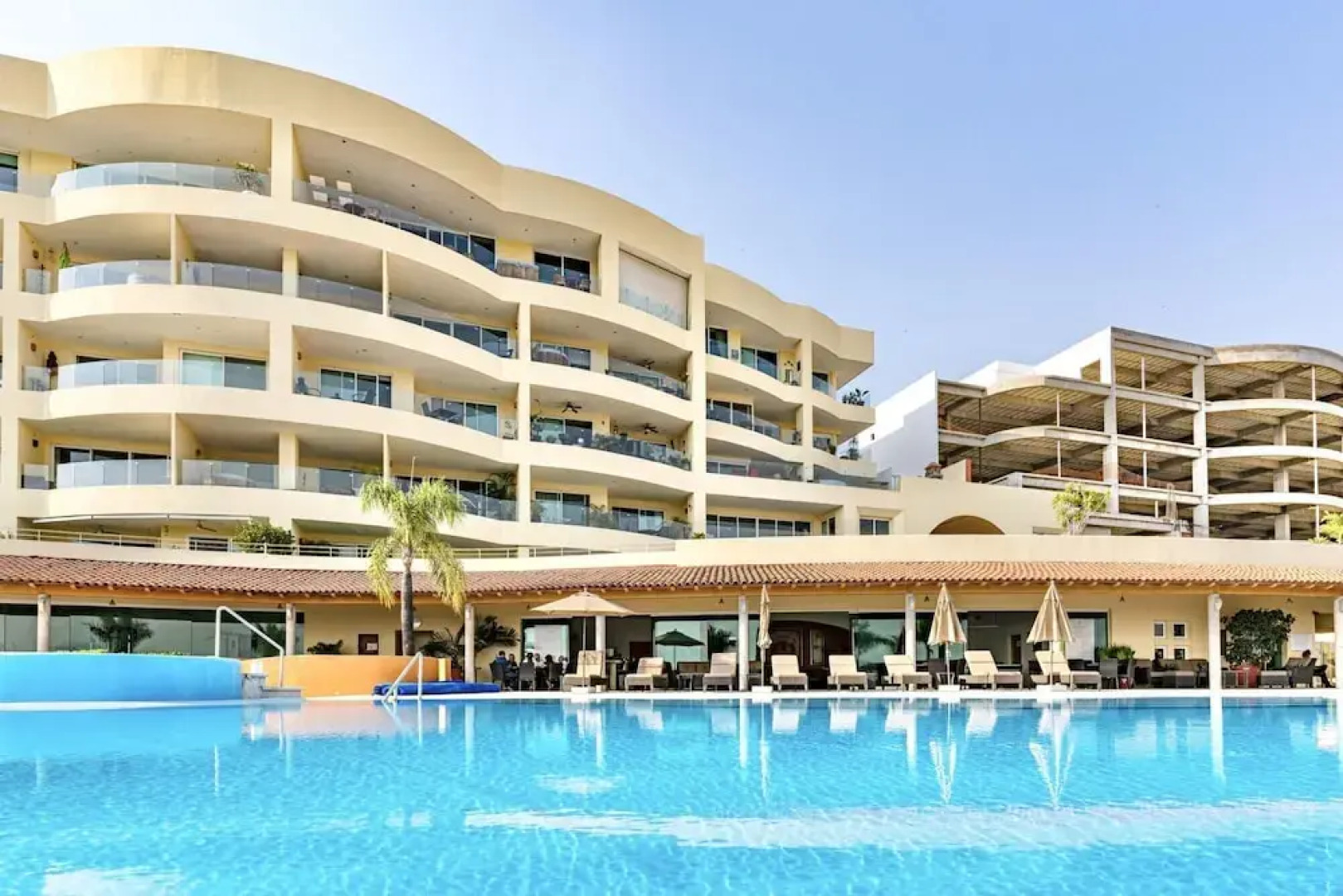 Luxury Private Resort 2-br 2-wr Condo w Breath Taking Lake Views