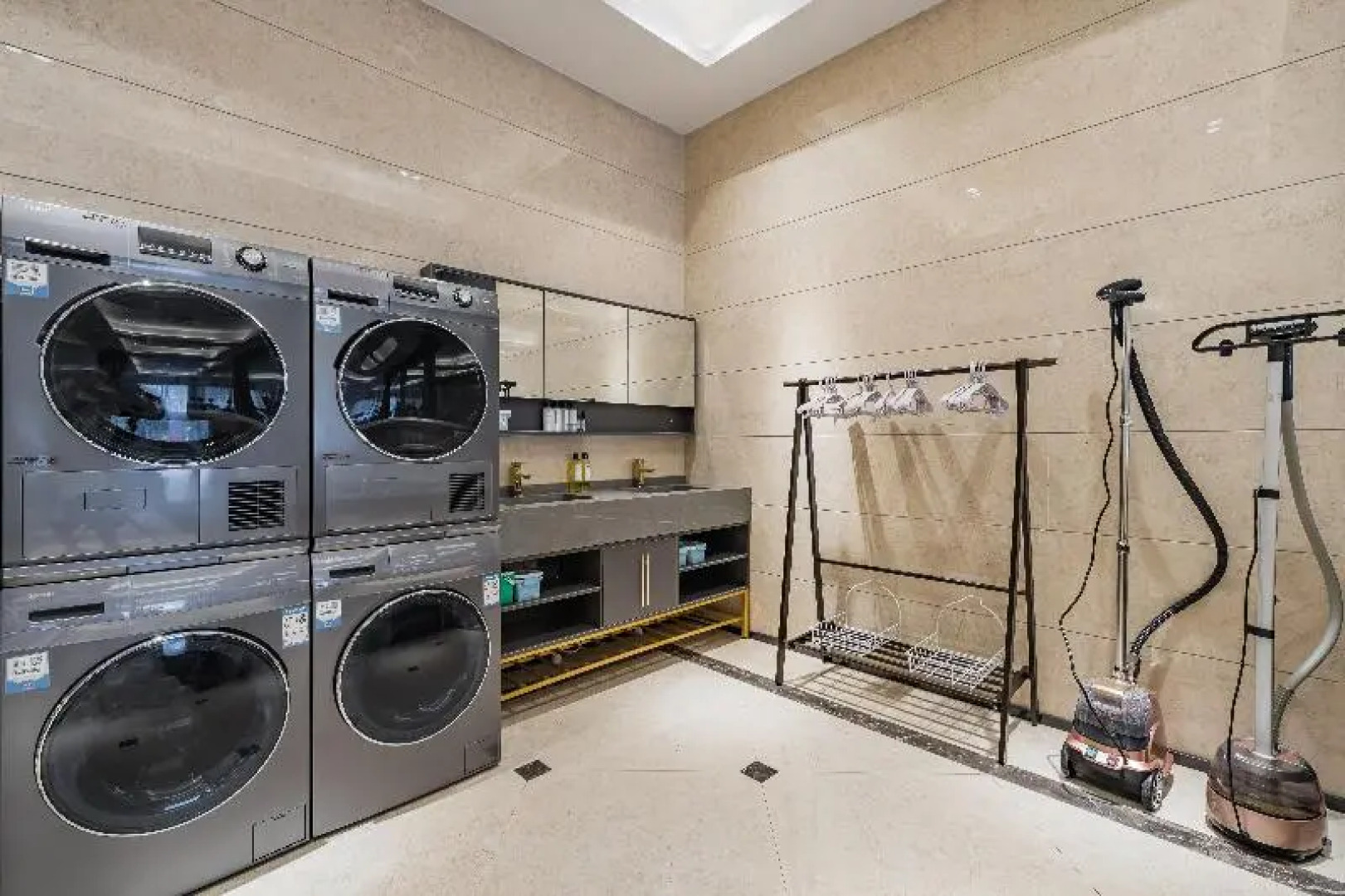 Grand Madison Jiujiang Yuexi Lake