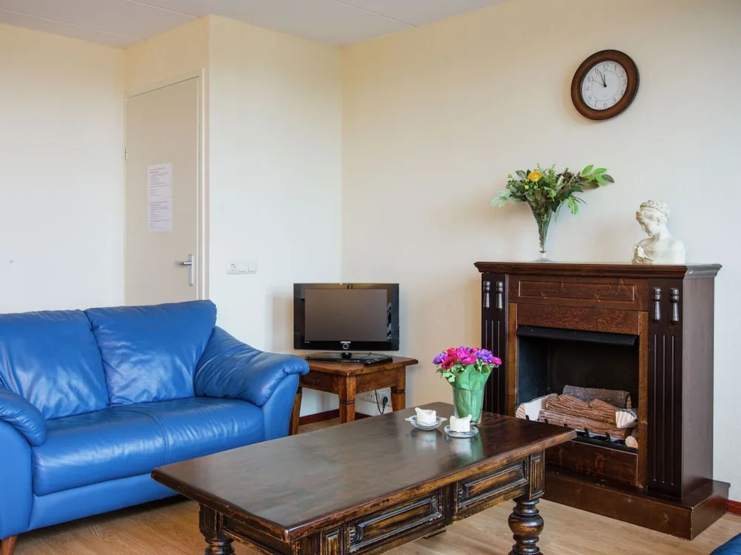 Cosy Holiday Home in Friesland by the Lake