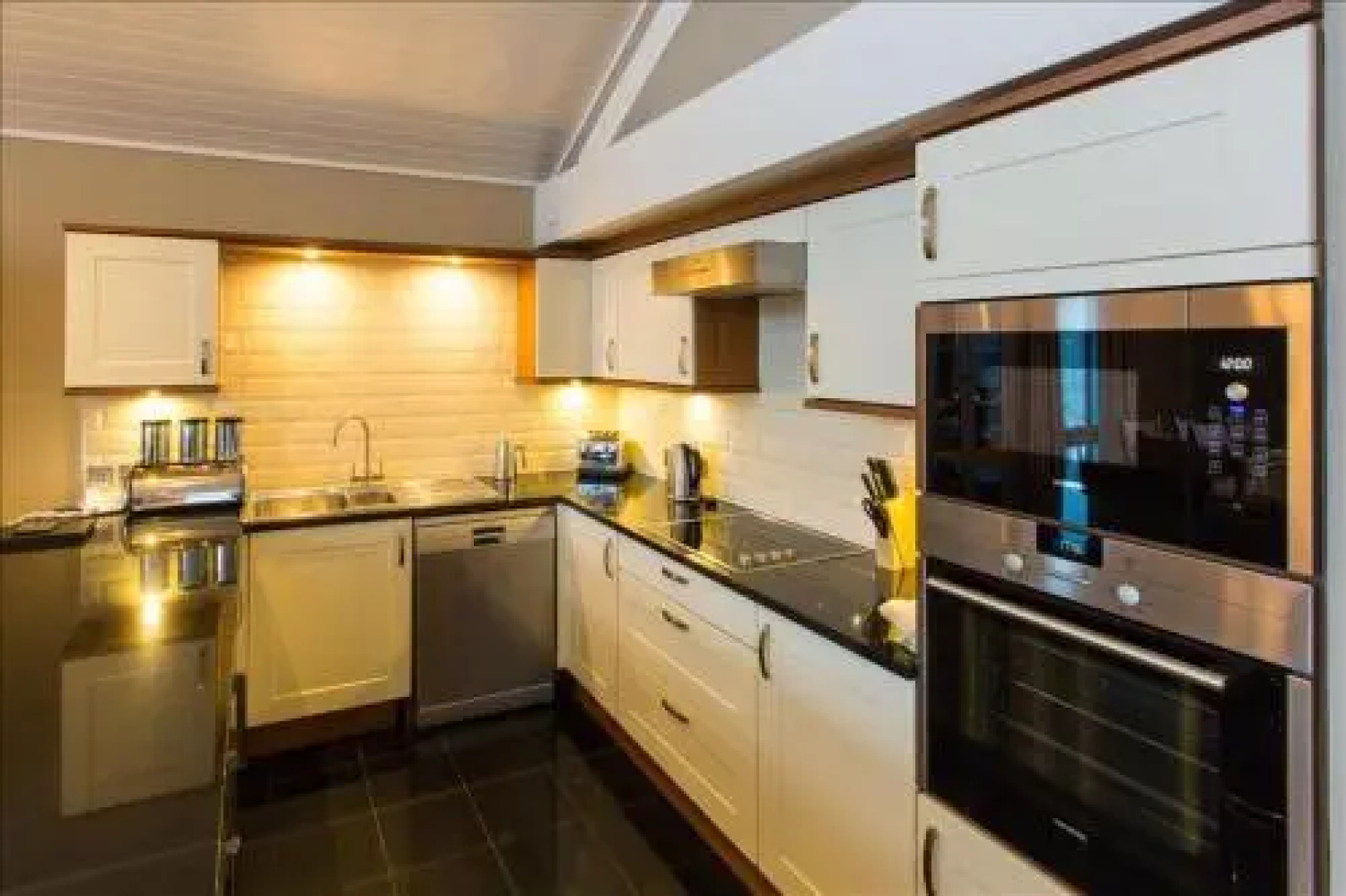 Cameron House Detached Lodge L120