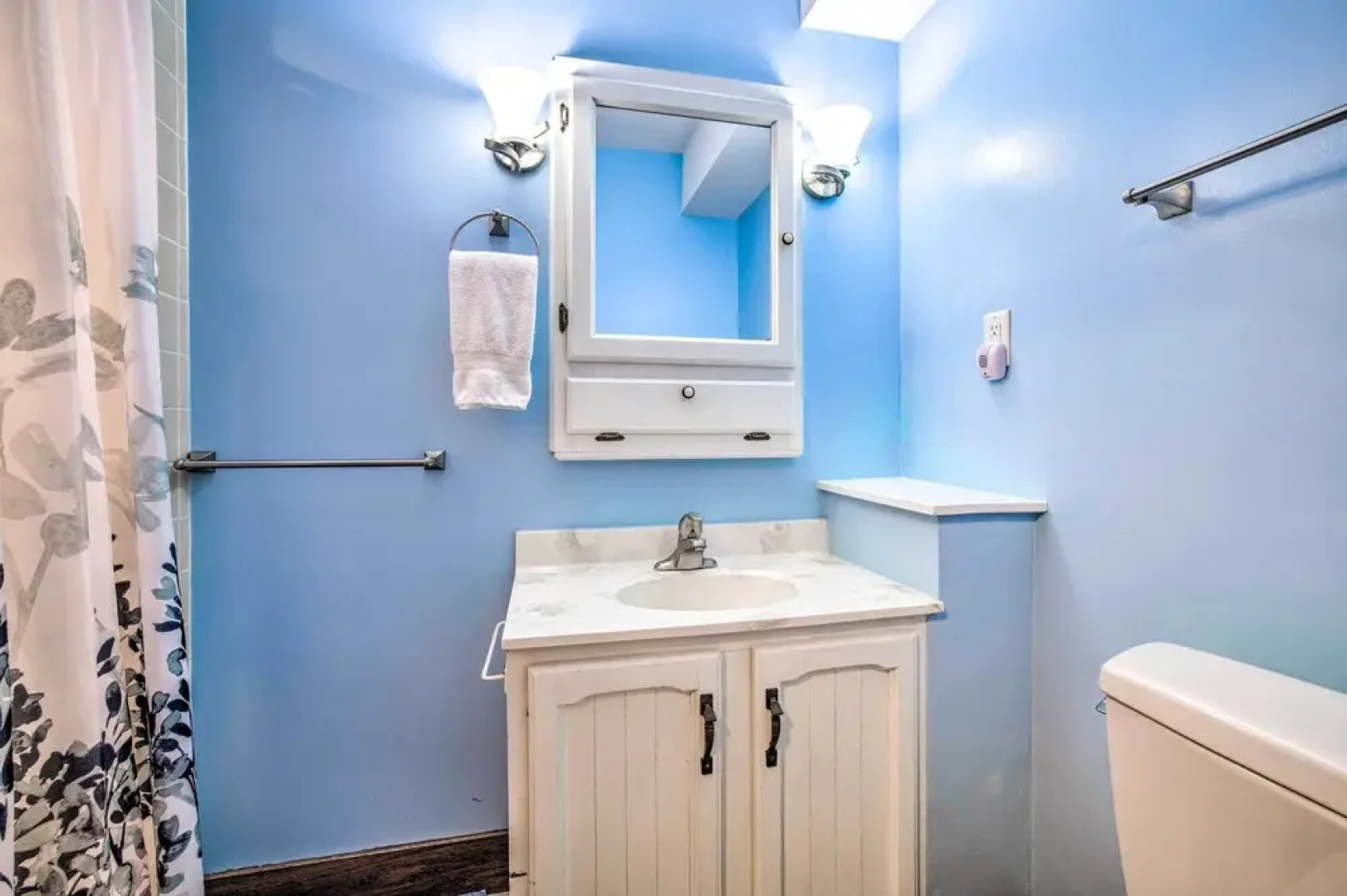 Beautiful Home w/ Hot Tub on Lake Wissota