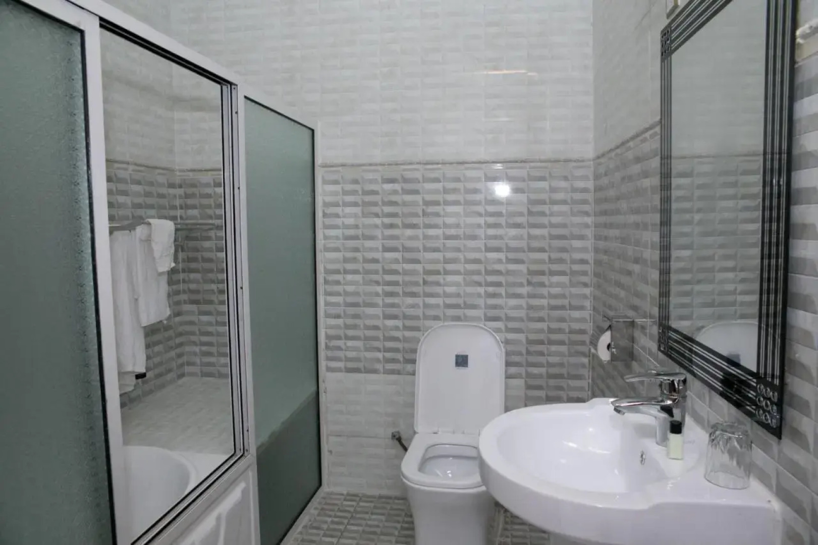 Glitz Cloud 9 Suites