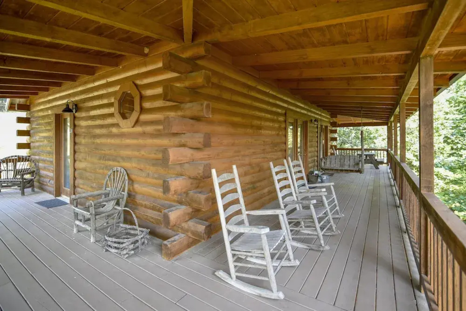 Mountain Serenity 2 Bedroom Cabin by RedAwning