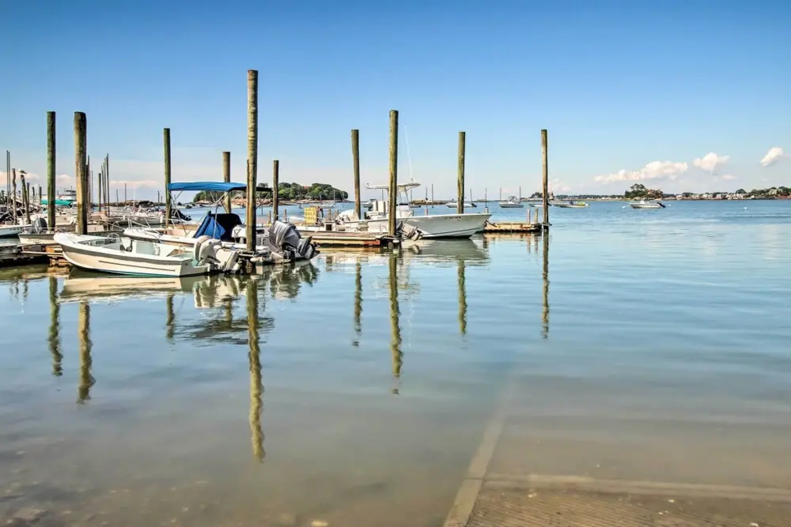 Pet-friendly Branford Apt - 10 Min Walk to Beach!